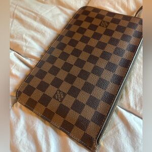Louis Vuitton Damier Neverfull Pochette wristlet